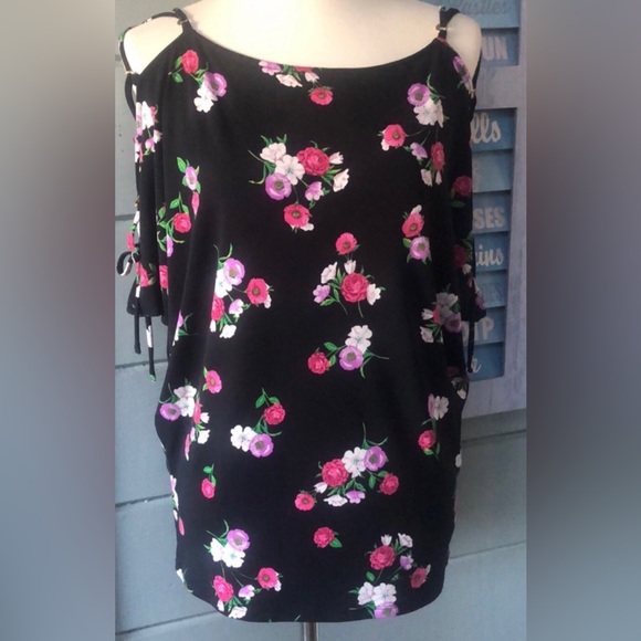 EXPRESS black floral print cold shoulder w/ lace up detail top like new   S-M - Picture 6 of 12